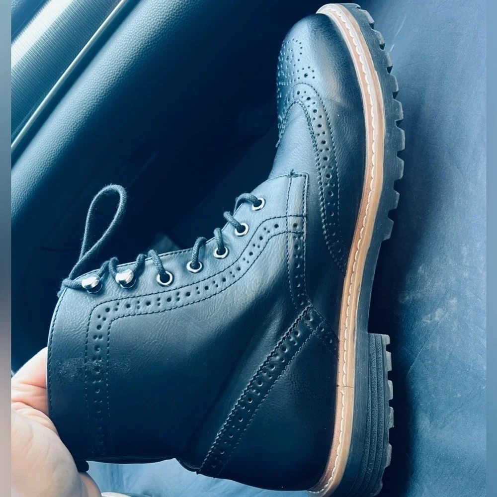 Club room Wingtip lace-up boots size 12 men’s  Decorative broguing at upper